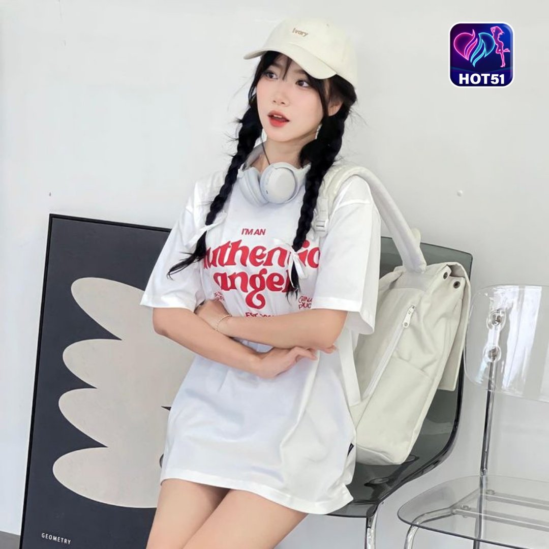 Read more about the article Hot51 vs MLive Review | Mana yang Lebih Baik?